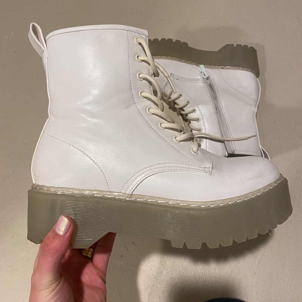 Steve Madden Bettyy White boots